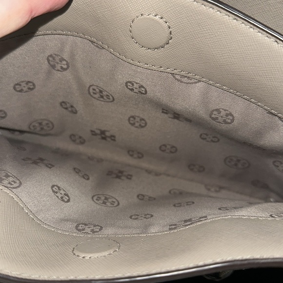 Like new Tory Burch crossbody - Picture 6 of 12